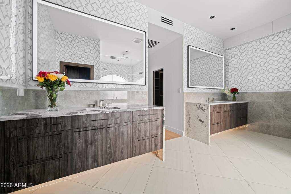5 Bedroom Single Family Home/House's Image 43
