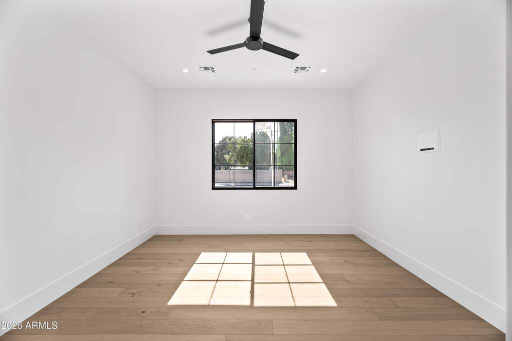 5 Bedroom Single Family Home/House's Image 23