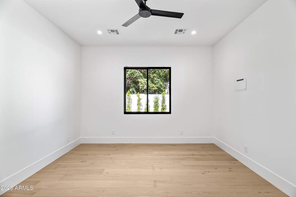 5 Bedroom Single Family Home/House's Image 27