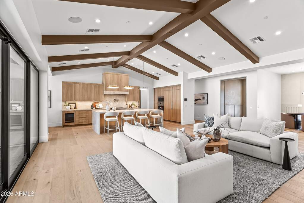5 Bedroom Single Family Home/House's Image 3