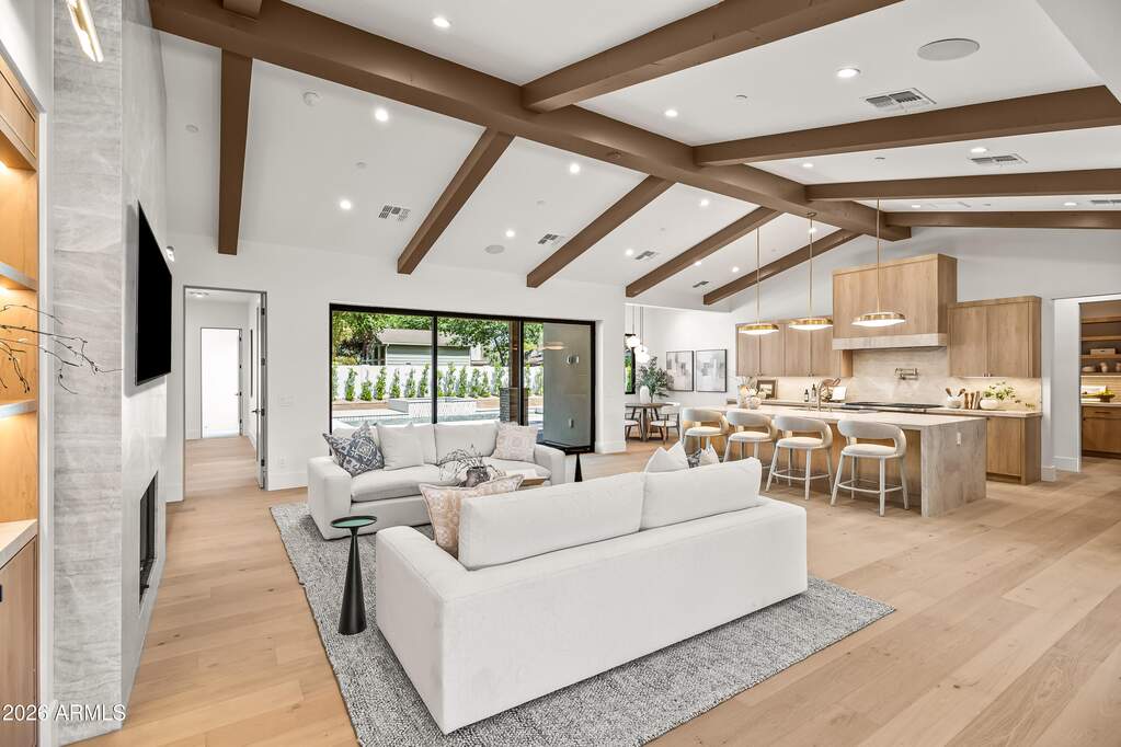 5 Bedroom Single Family Home/House's Image 4