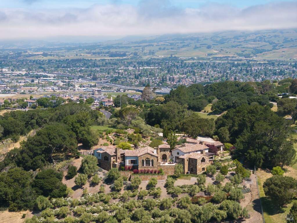 11 Mount Rose Lane, Petaluma, CA 94952