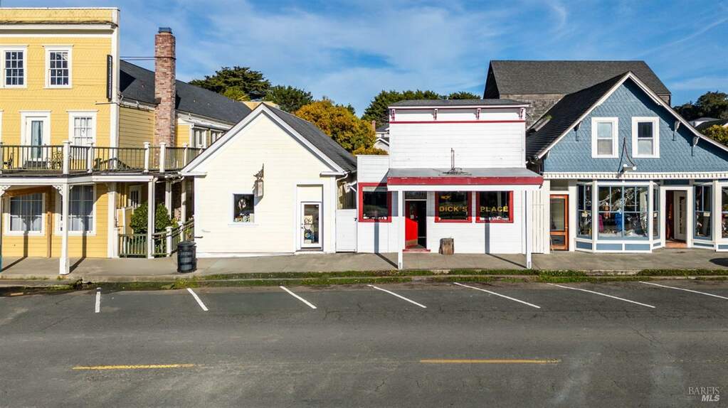 45070 Main Street photo