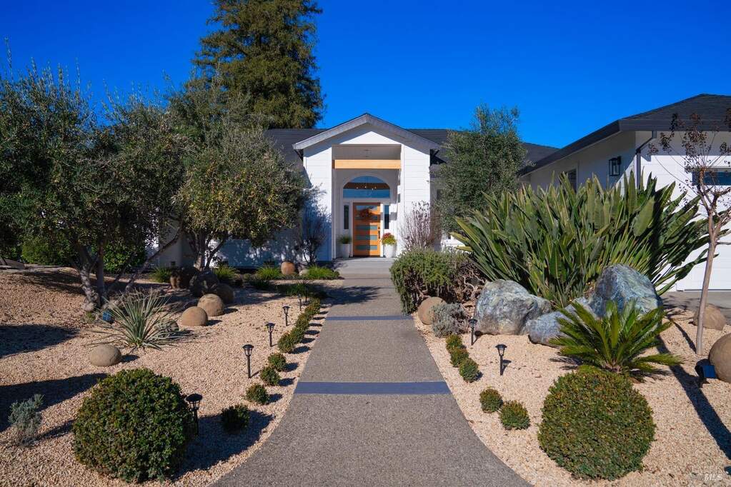 1586 Arrowhead Drive photo