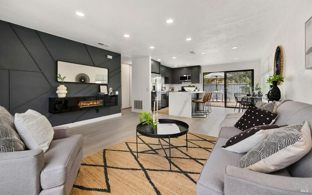 8401 Lakewood Avenue photo