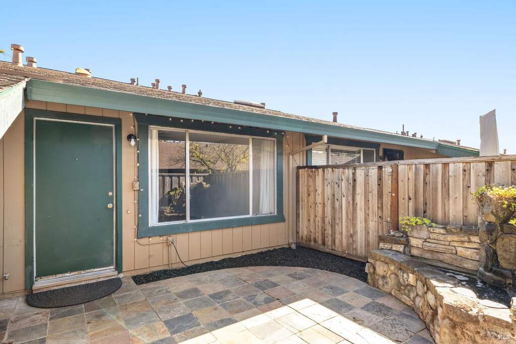 461 Lincoln Avenue photo
