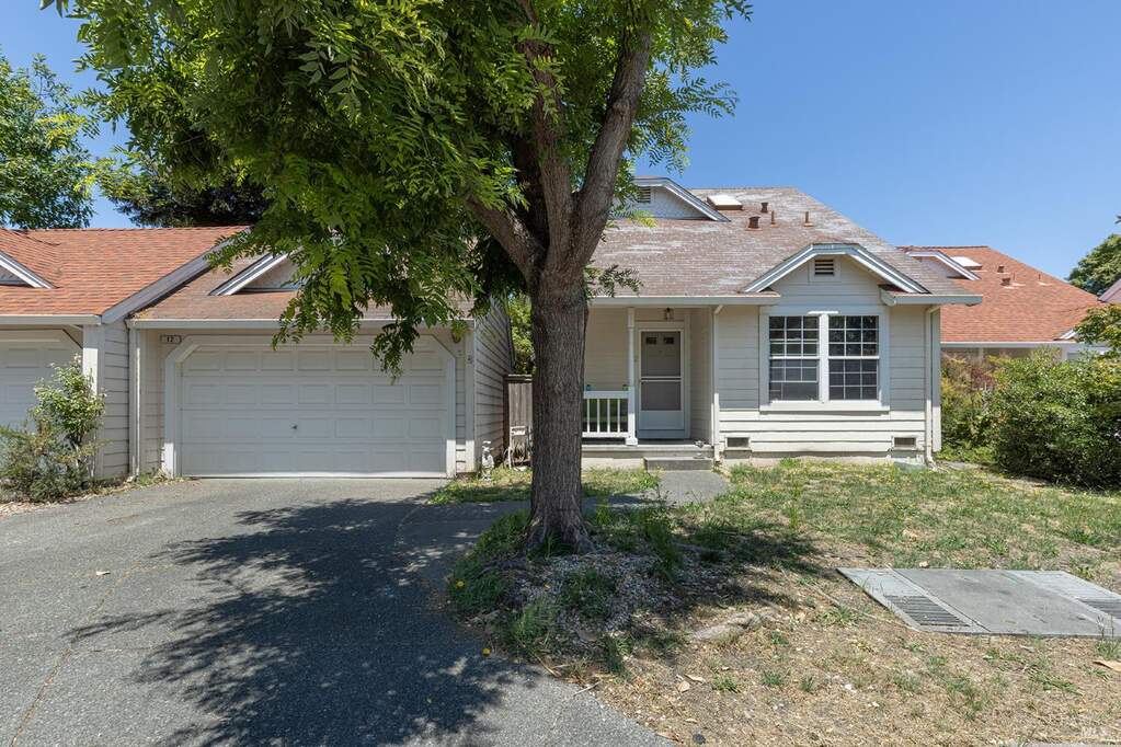12 Bay Tree Court photo