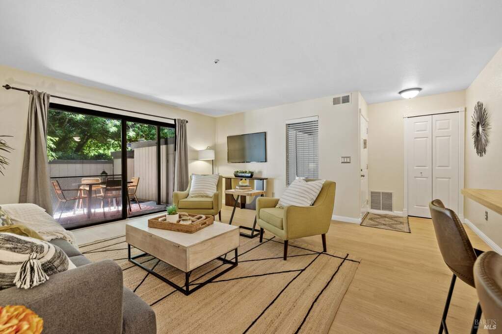 76 Creek Court photo