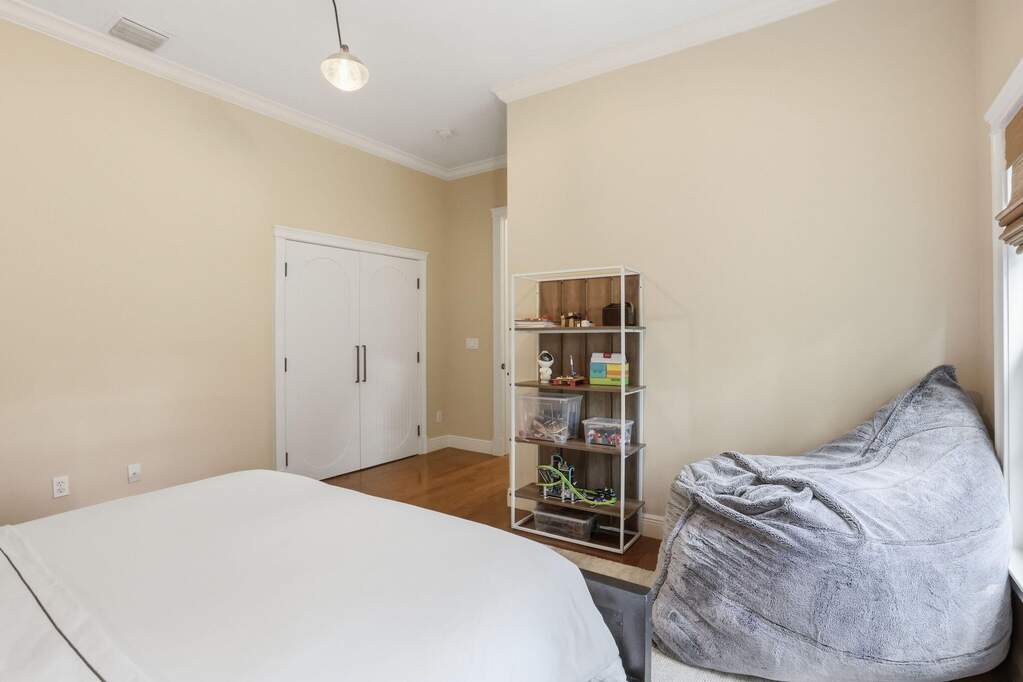 4 Bedroom Single Family Home/House's Image 25