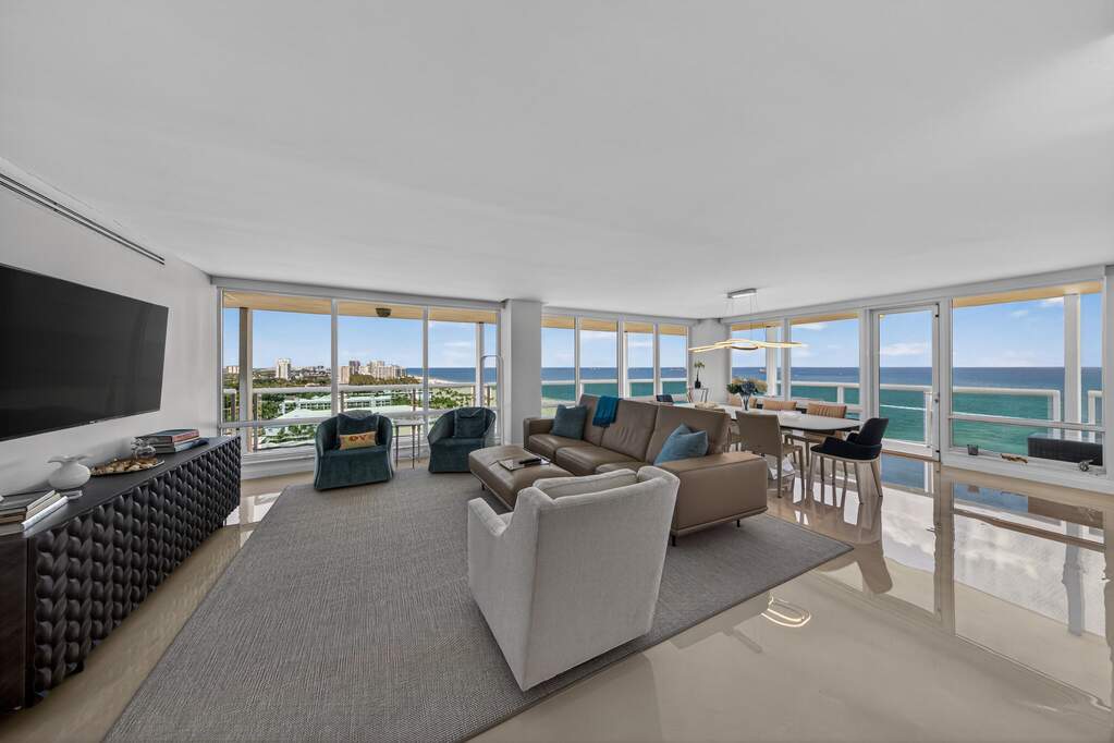 Huge Living Room / Dining room with breathtaking v