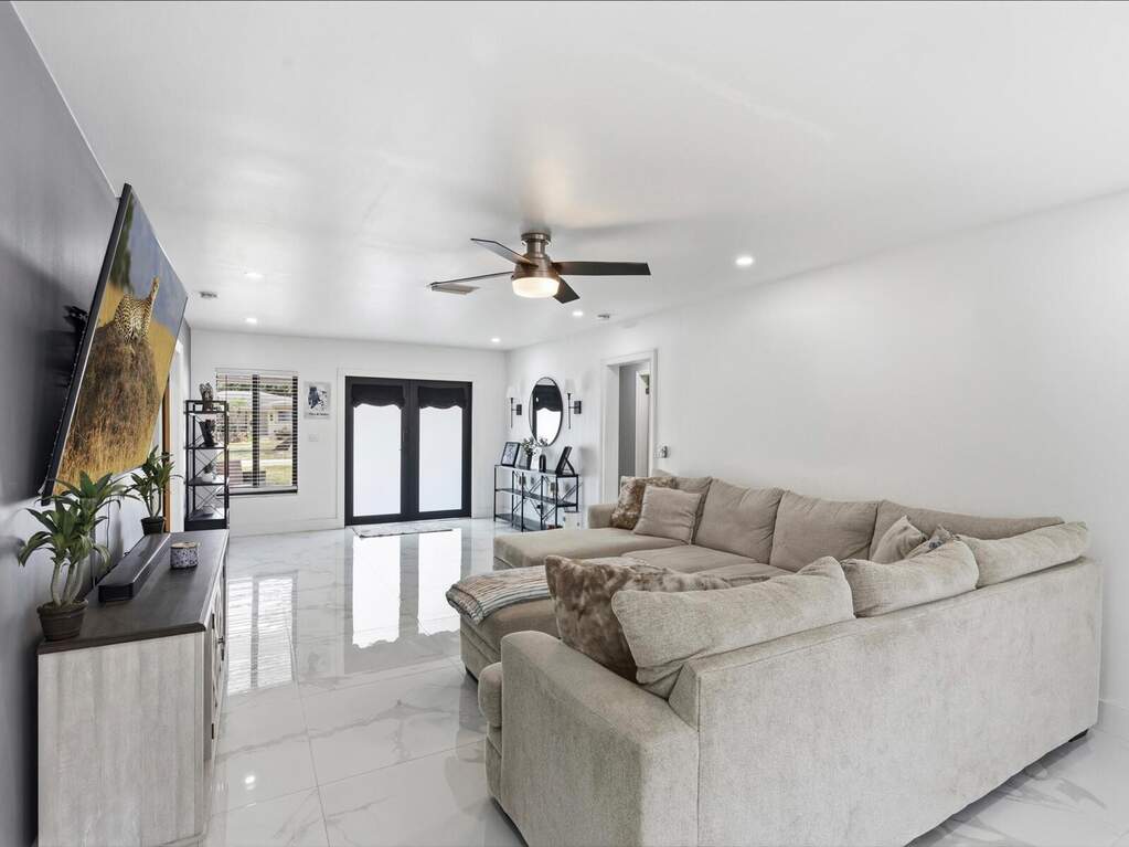 3 Bedroom Single Family Home/House's Image 12
