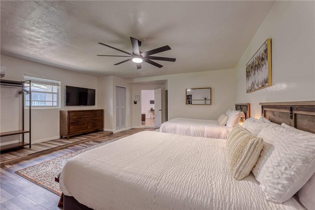 5 Bedroom Single Family Home/House's Image 27