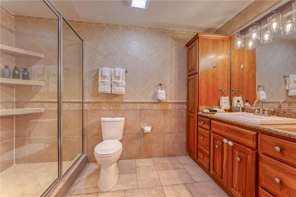5 Bedroom Single Family Home/House's Image 31