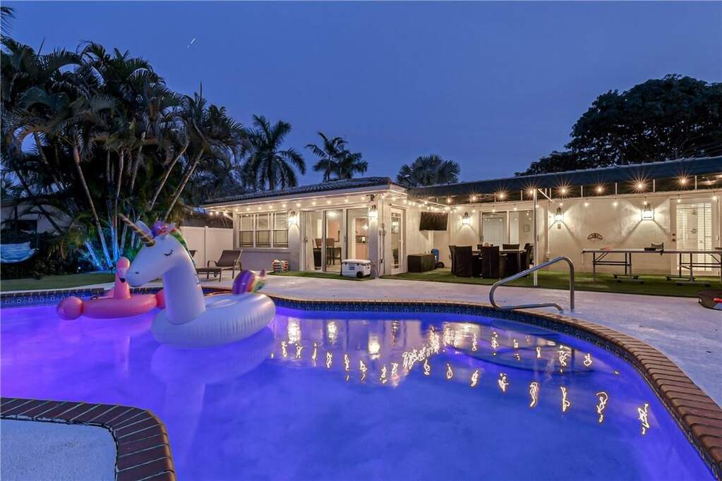 5 Bedroom Single Family Home/House's Image 5