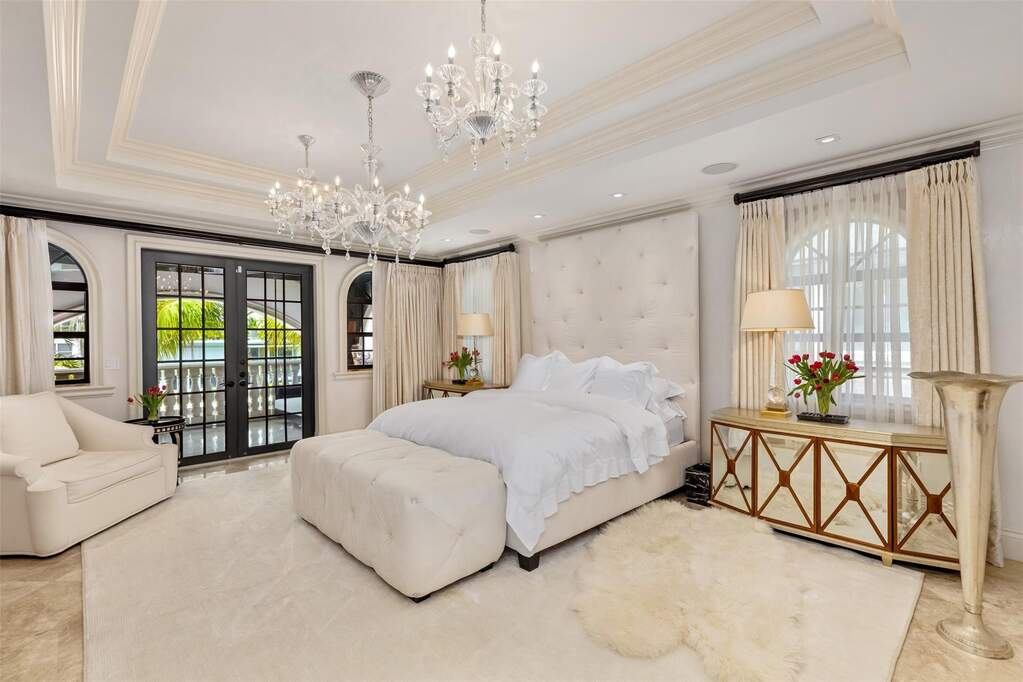 5 Bedroom Single Family Home/House's Image 28
