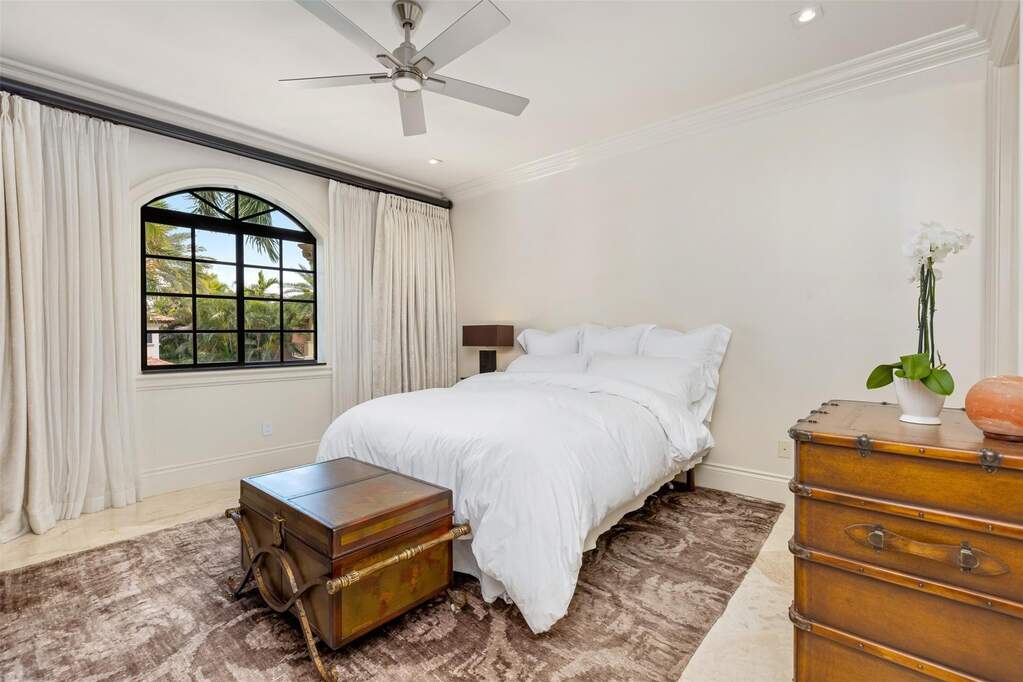 5 Bedroom Single Family Home/House's Image 35
