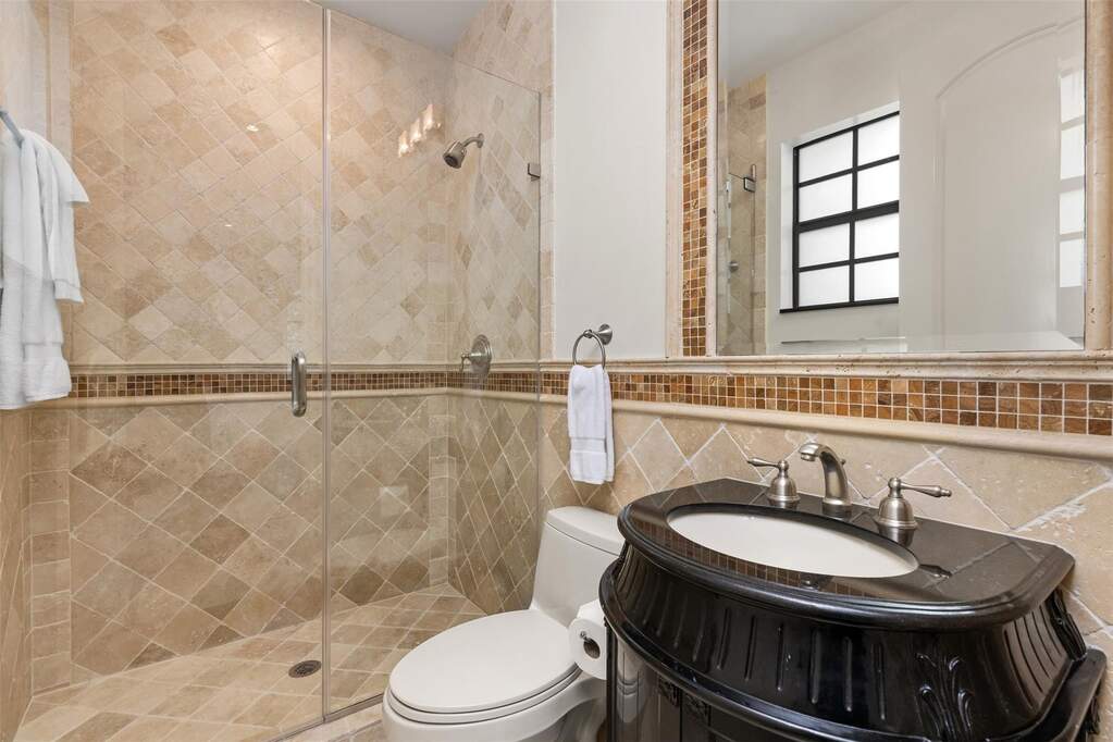 5 Bedroom Single Family Home/House's Image 36