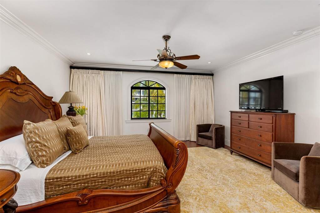 5 Bedroom Single Family Home/House's Image 39