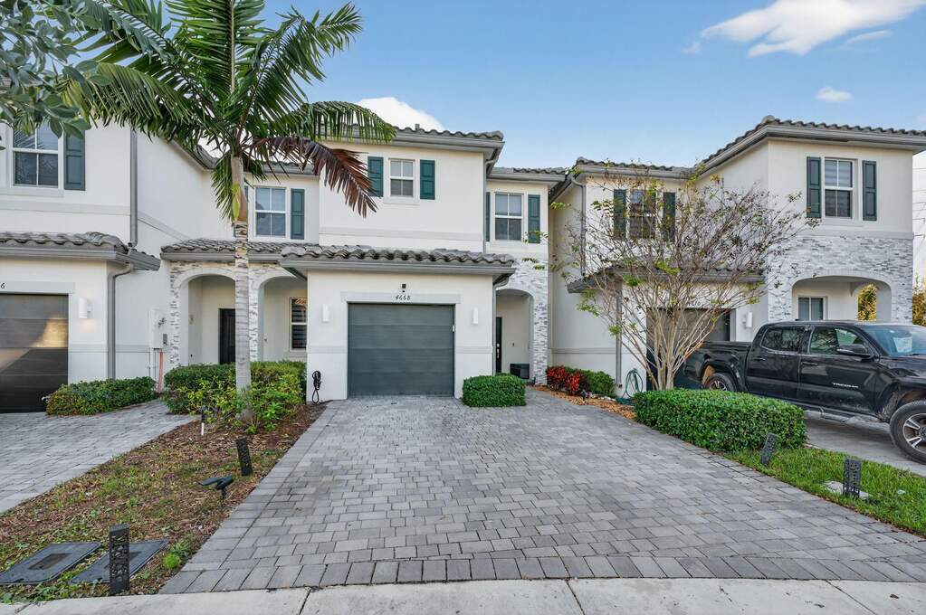 3 Bedroom Villa/Townhouse's Image 25
