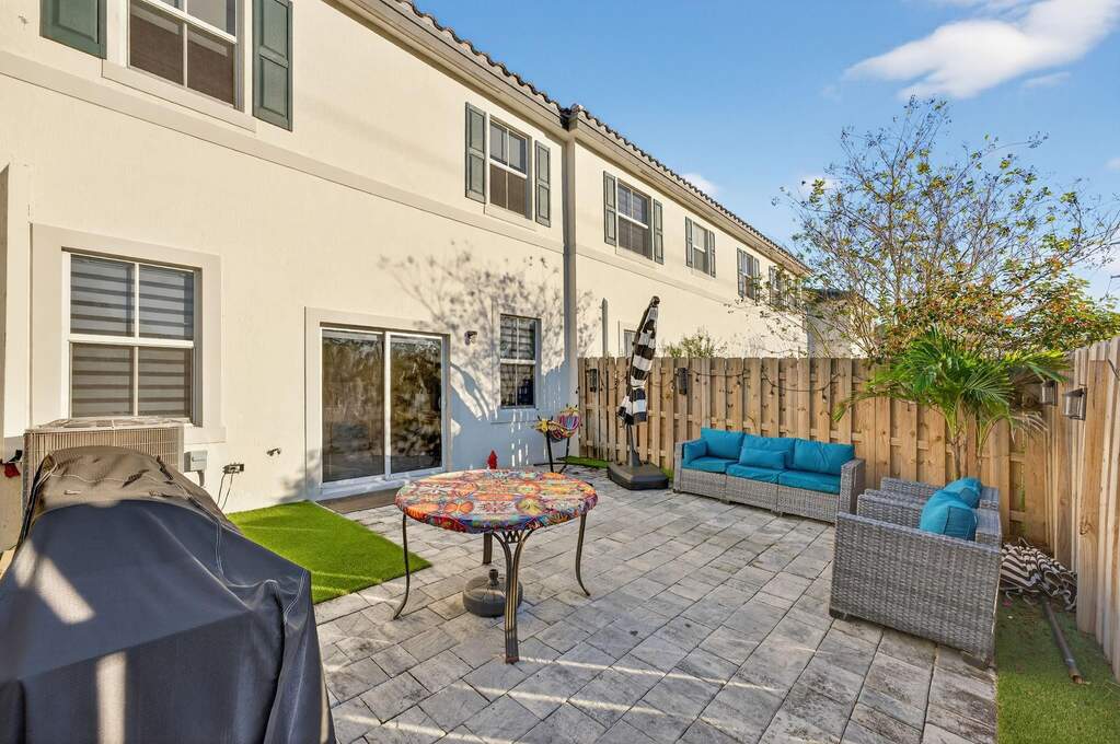 3 Bedroom Villa/Townhouse's Image 27