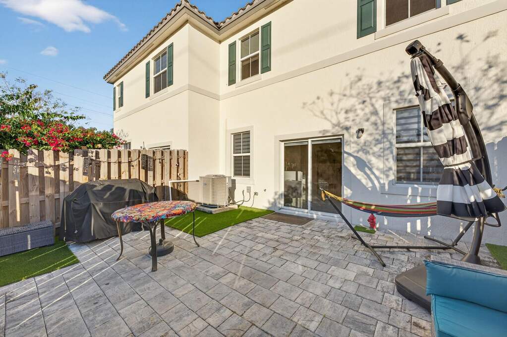 3 Bedroom Villa/Townhouse's Image 29