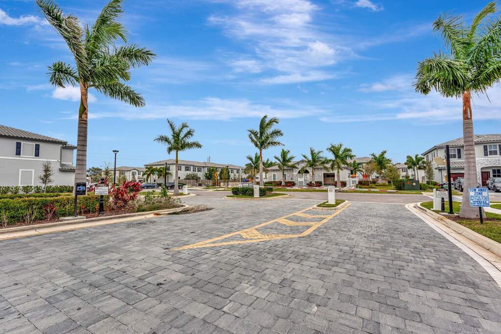 3 Bedroom Villa/Townhouse's Image 32