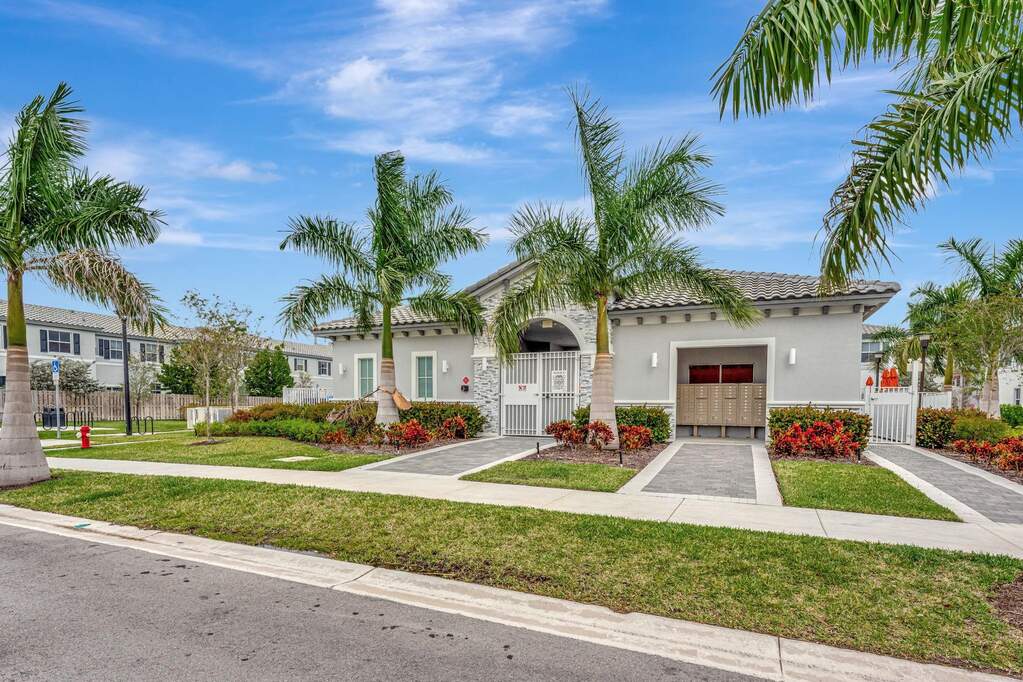 3 Bedroom Villa/Townhouse's Image 33