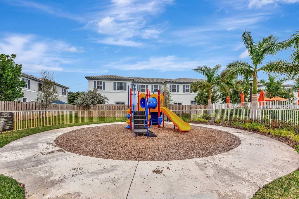 3 Bedroom Villa/Townhouse's Image 38