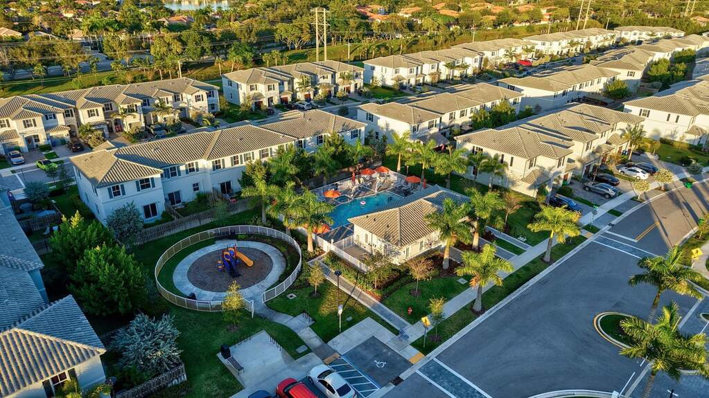3 Bedroom Villa/Townhouse's Image 52