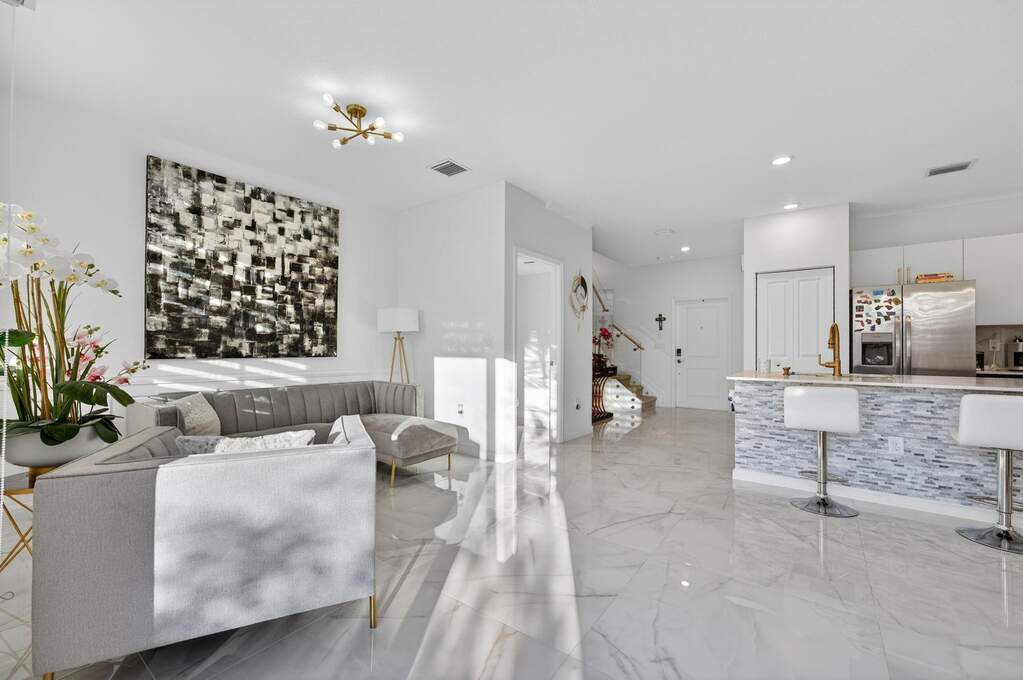 3 Bedroom Villa/Townhouse's Image 6