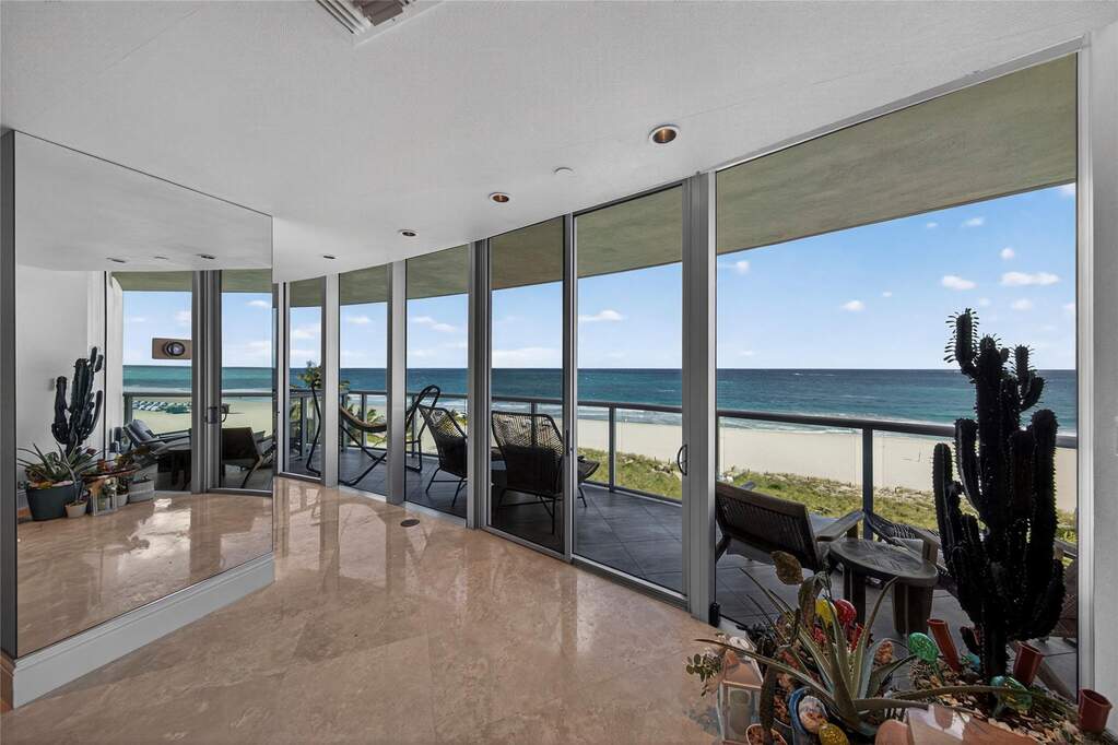 Sliding doors to the spacious balcony
