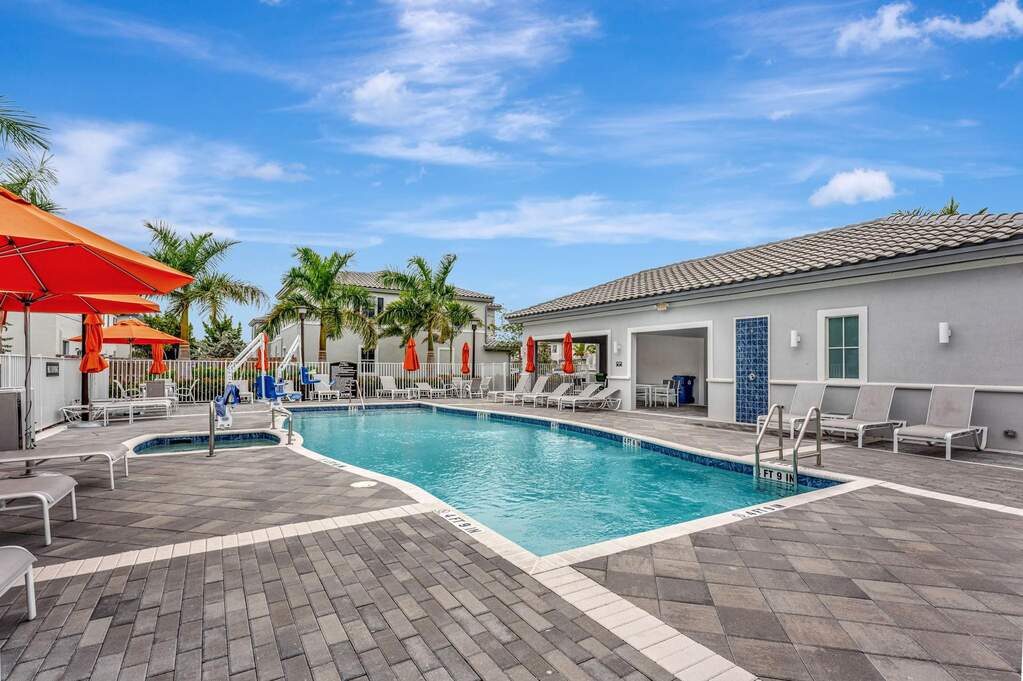 4 Bedroom Villa/Townhouse's Image 8