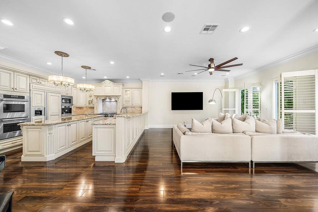 5 Bedroom Single Family Home/House's Image 10
