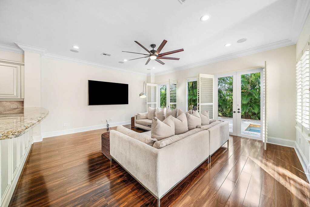 5 Bedroom Single Family Home/House's Image 11
