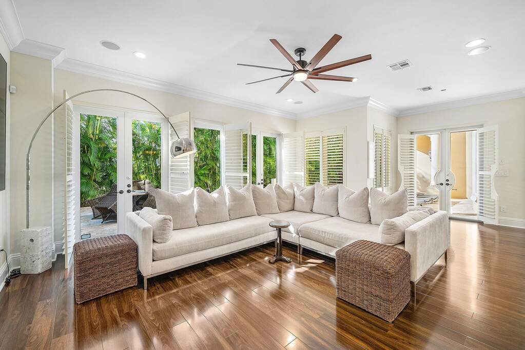 5 Bedroom Single Family Home/House's Image 12