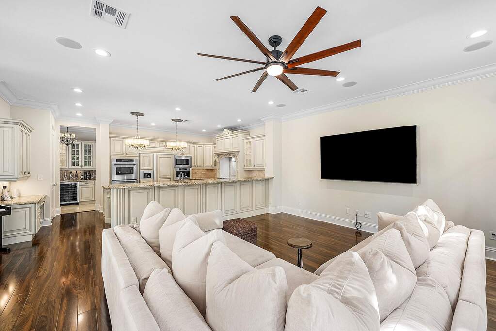 5 Bedroom Single Family Home/House's Image 13