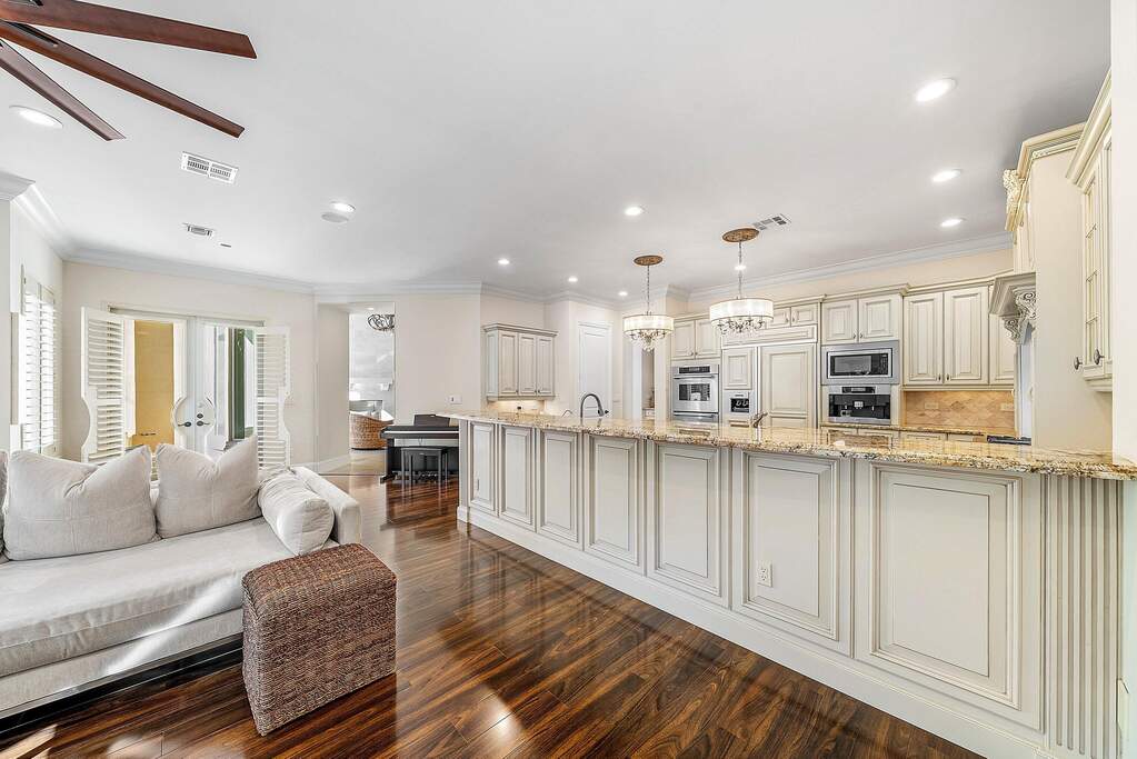 5 Bedroom Single Family Home/House's Image 14