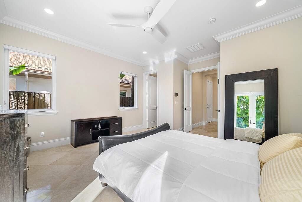 5 Bedroom Single Family Home/House's Image 37