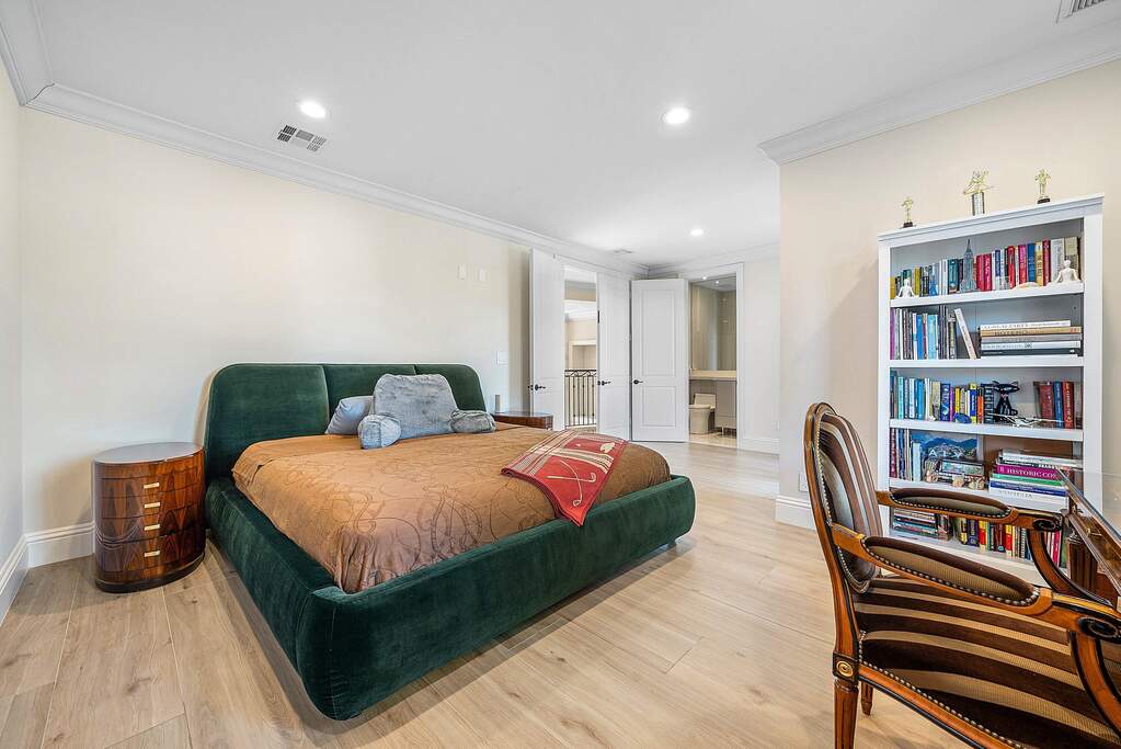 5 Bedroom Single Family Home/House's Image 48