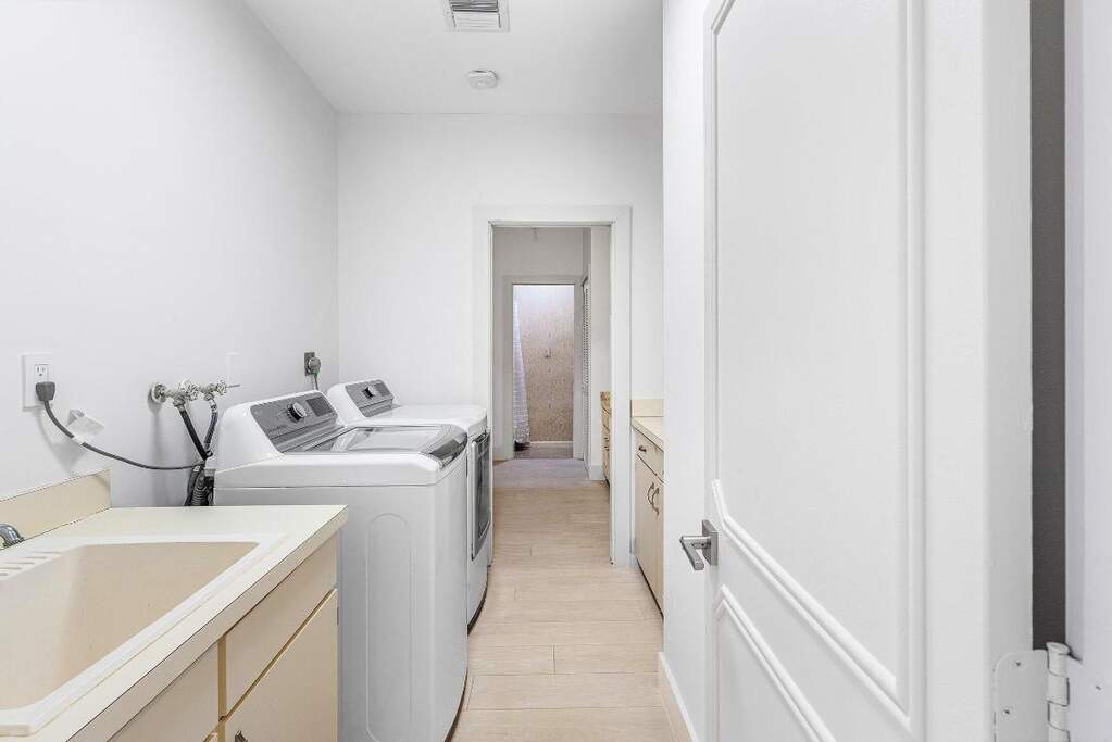 4 Bedroom Single Family Home/House's Image 36