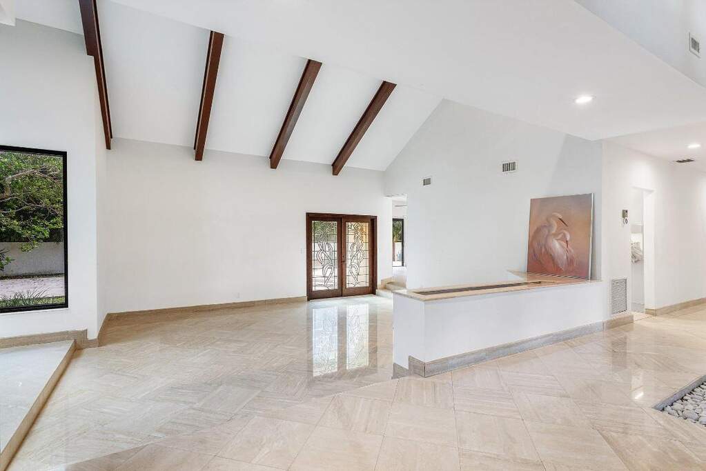 4 Bedroom Single Family Home/House's Image 4