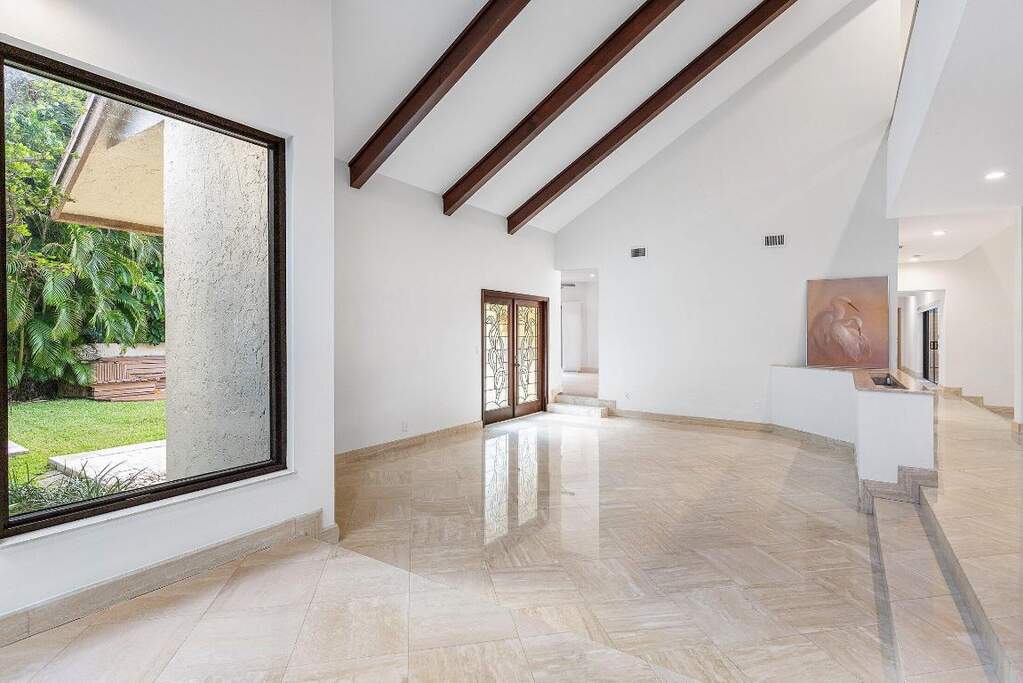4 Bedroom Single Family Home/House's Image 6