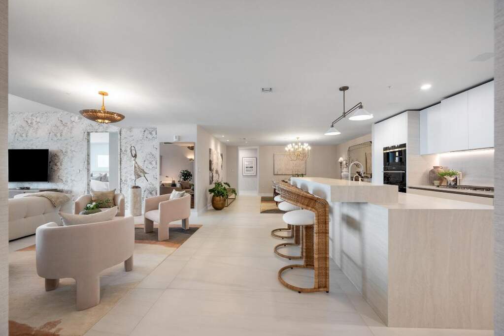 Kitchen/Foyer