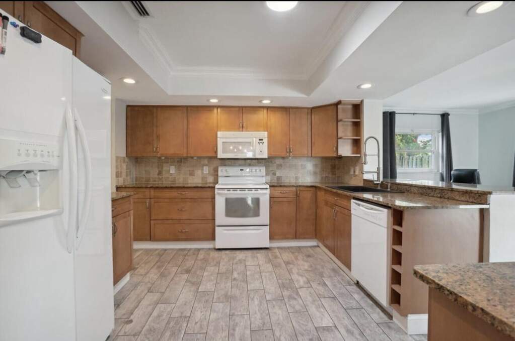 3 Bedroom Single Family Home/House's Image 8
