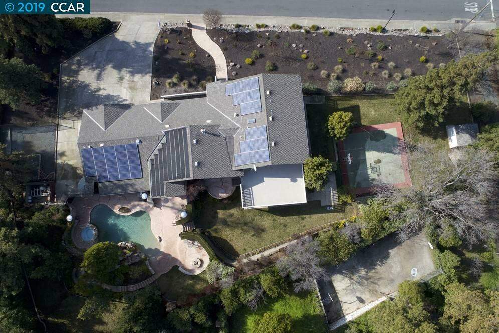 102 Oak Ct, Clayton, CA 94517