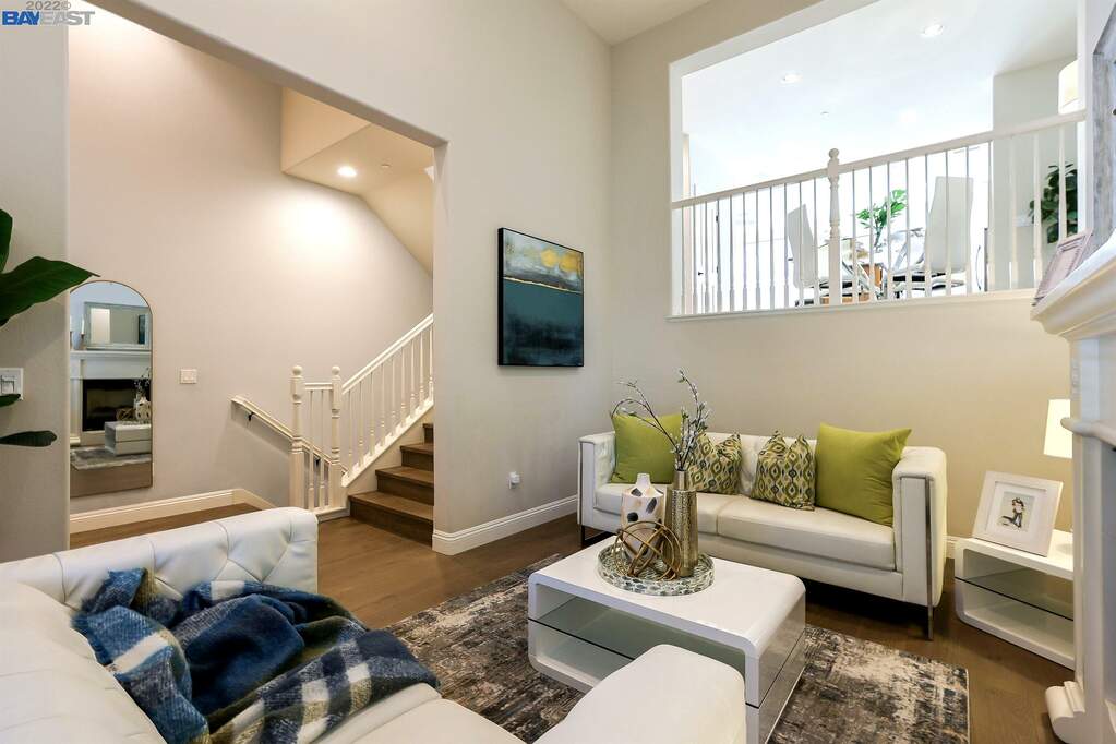 128 Azalea Dr, Mountain View, CA 94041