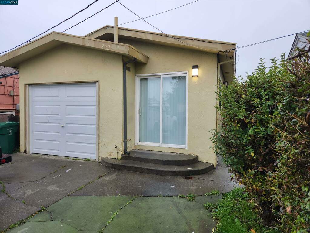 252 S 45th St, Richmond, CA 94804