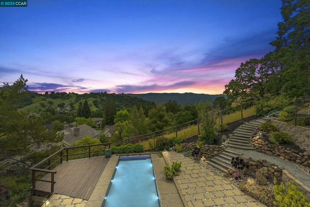 207 Dorchester Ln, Alamo, CA 94507