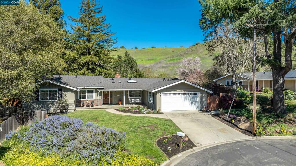 7 Louise Ct, Moraga, CA 94556