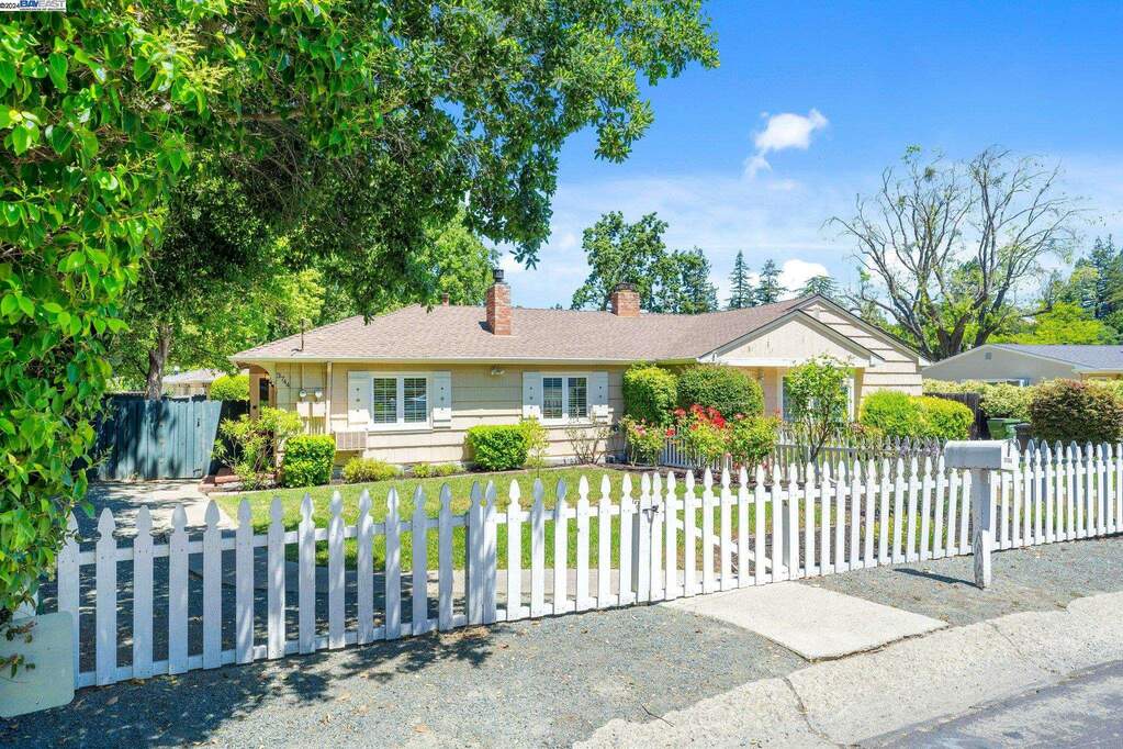 3744 Sundale Rd, Lafayette, CA 94549